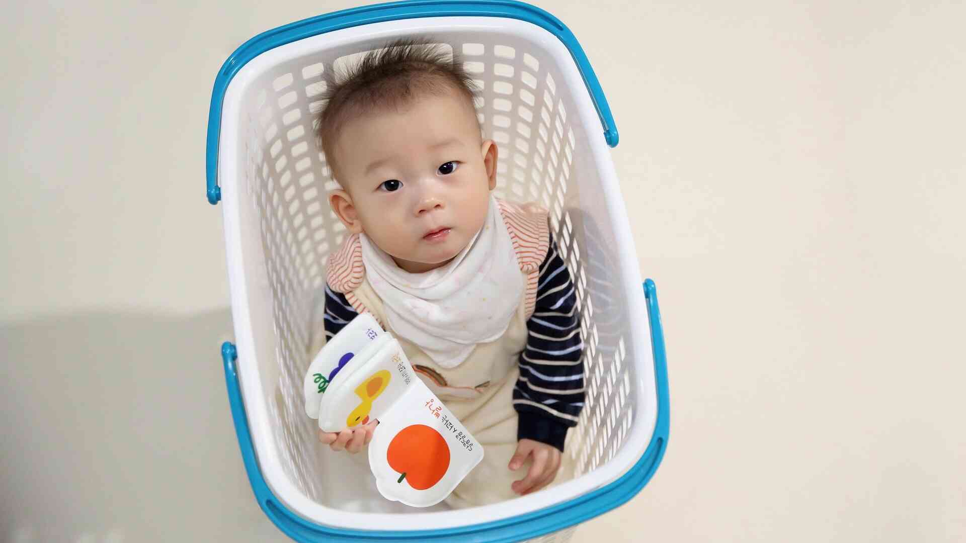 5 Minute Friday - Laundry Baskets!