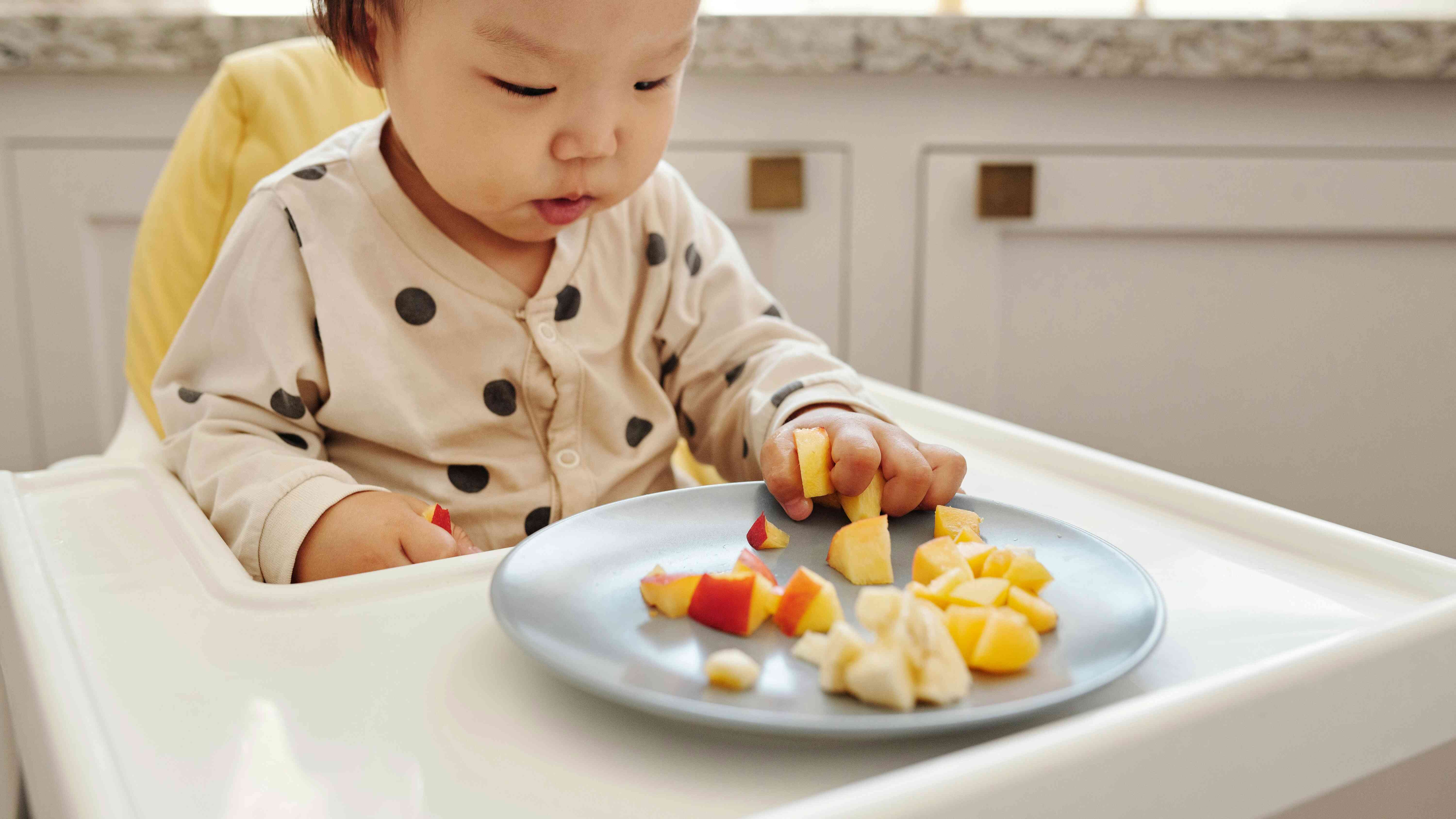 Why I Chose a Combined Feeding Model (Baby Led Weaning and Purees)